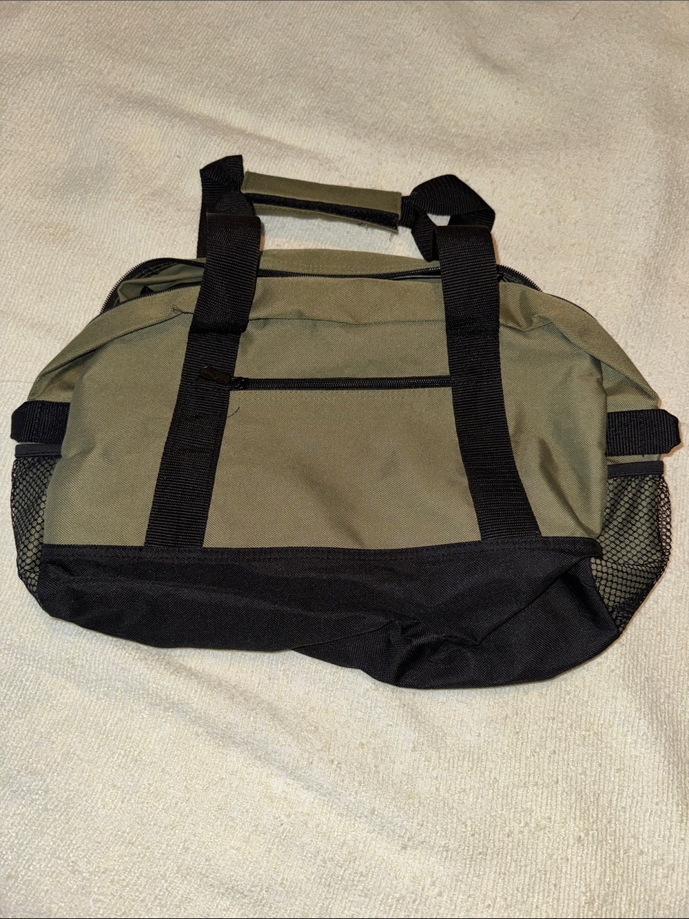 NWOT Olive Green and Black Men's Duffel Tote - Everyday Travel Bag